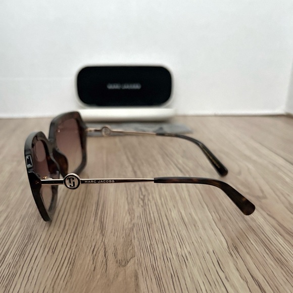 Marc Jacobs Square Sunglasses in Dark Tortoise with Gradient Lenses main image 9